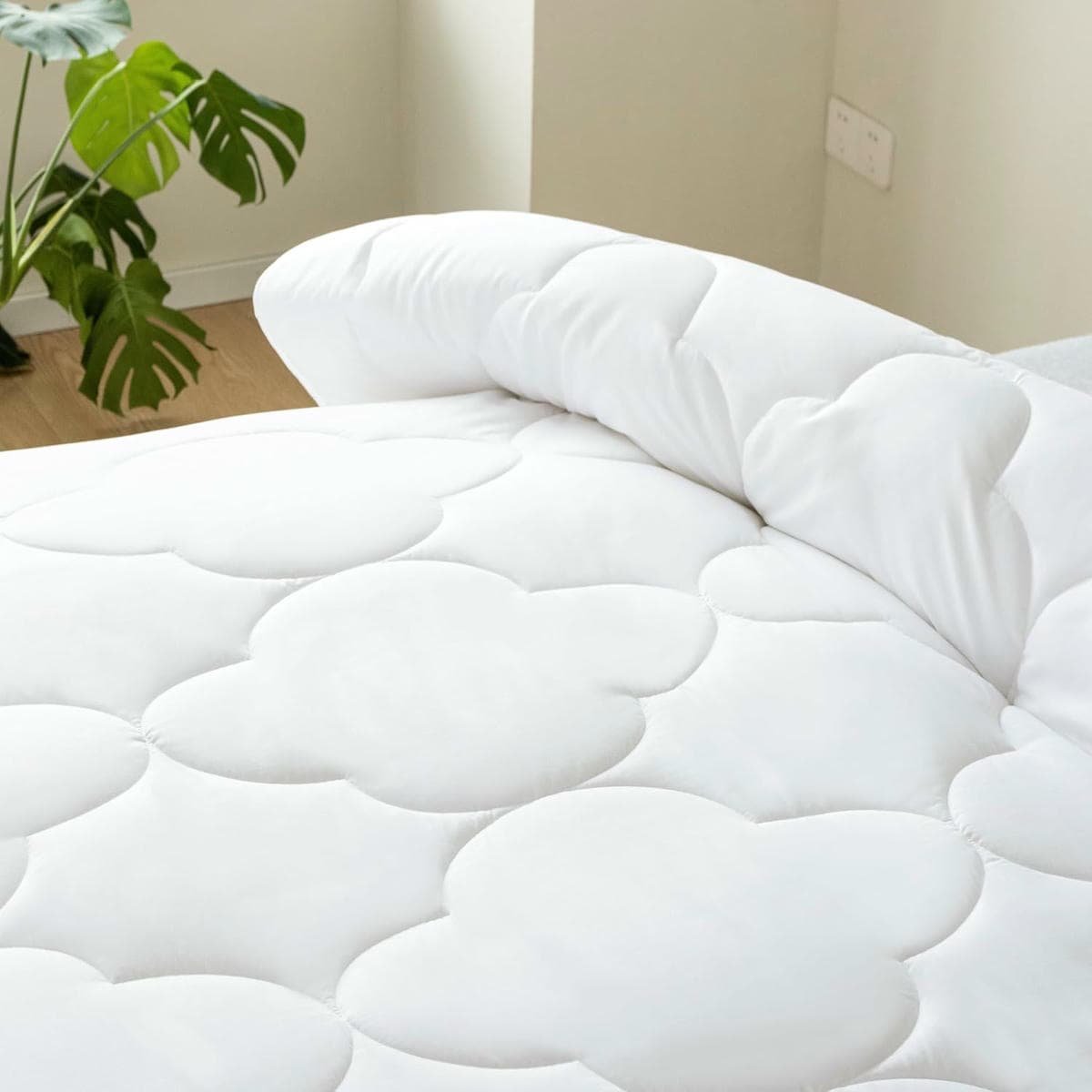 100% Premium Bamboo Microfiber Quilt - King Size - V439-DQUBAMP1 V439 DQUBAMP1 191307 02