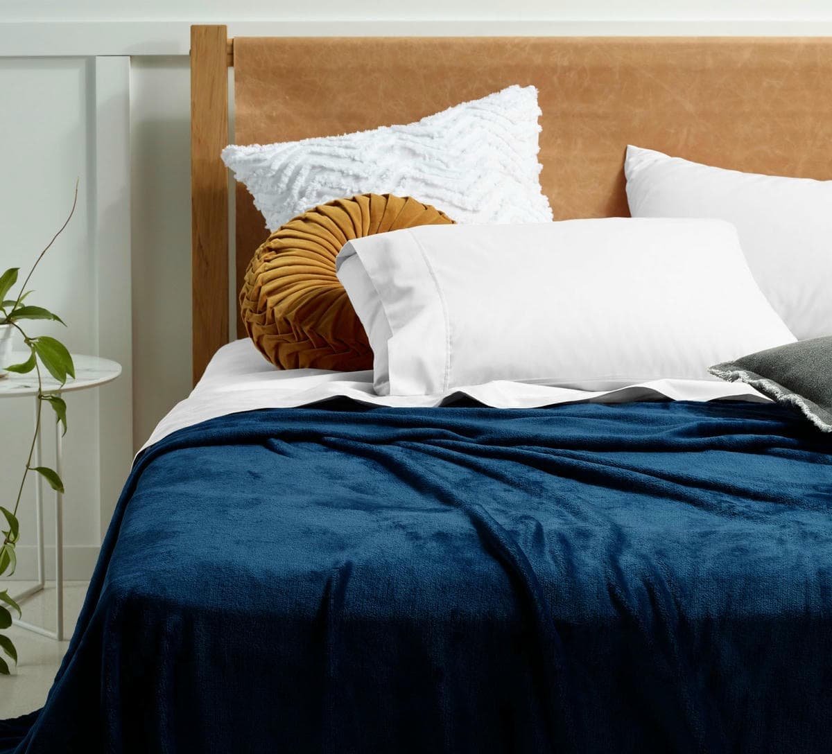Accessorize Super Soft Blanket Queen/King Ink Blue - V442-HIN-BLANKET-SUPERSOFT-INKBLUE-QS Accessorize Super Soft Blanket Queen/King Ink Blue