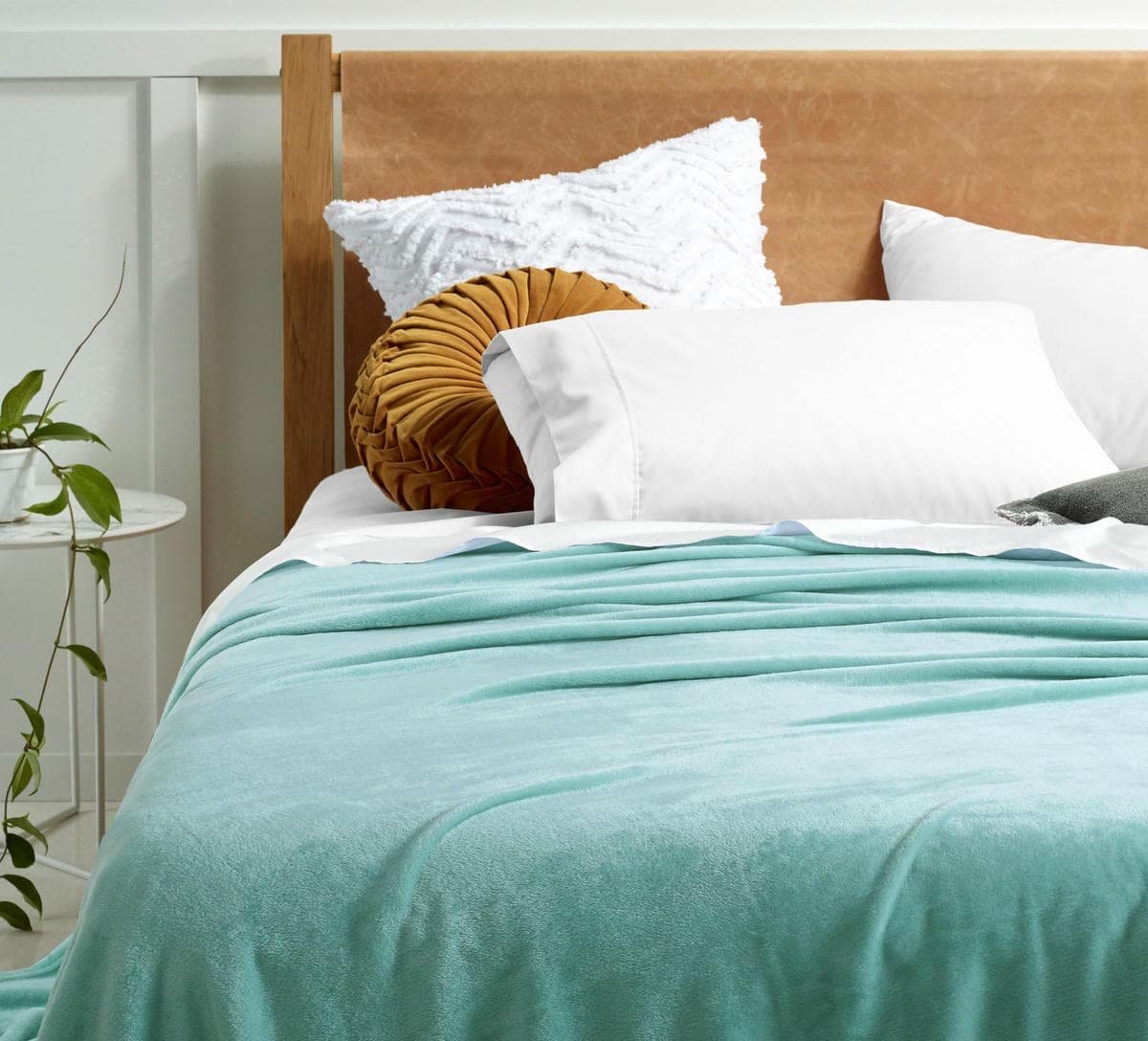 Accessorize Super Soft Blanket Queen/King Mist - V442-HIN-BLANKET-SUPERSOFT-MIST-QS Accessorize Super Soft Blanket Queen/King Mist