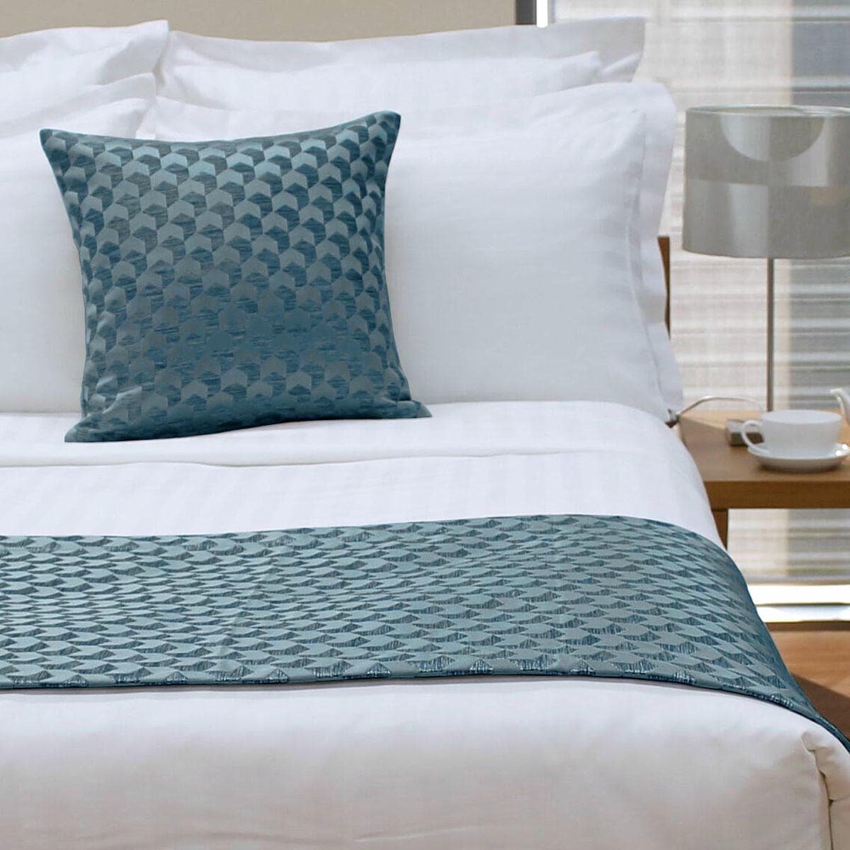 V442 WAM CUSHION REGENCY OCEAN SQ 204871 00