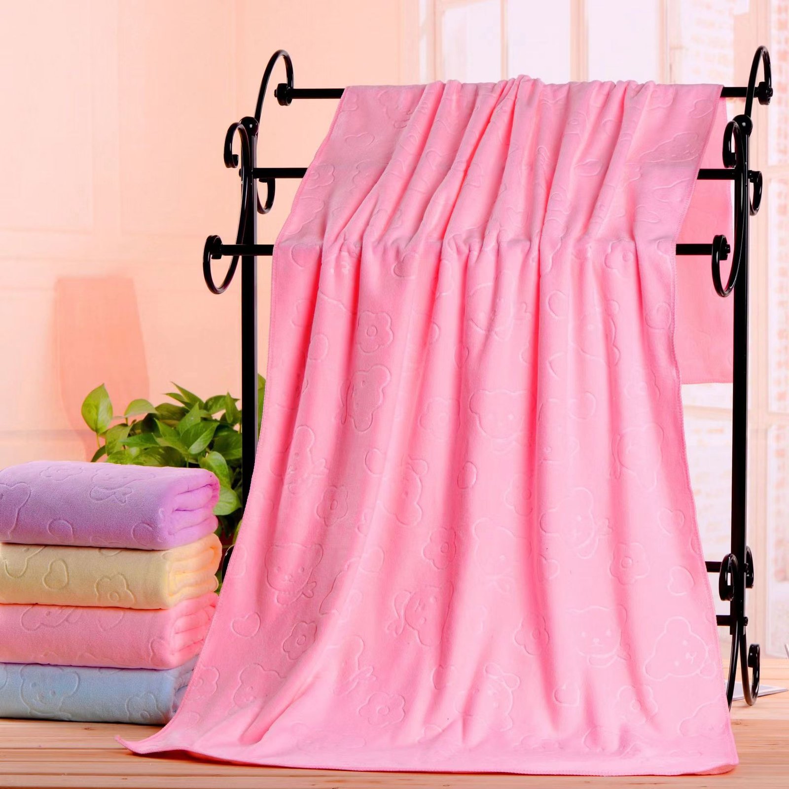 2-Pack Pink Embossed Microfiber Bear Bath Towels – 70 x 140 cm, Ultra-Absorbent and Soft for Bath, Beach & Gym