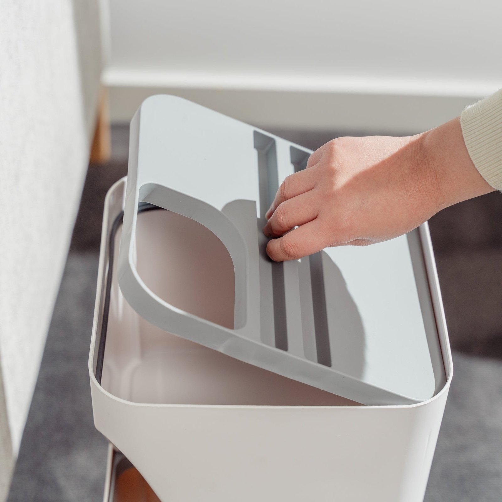 2 Pcs 12L+18L Stackable Plastic Kitchen Trash Bin Household Classification Storage Box - V915-HO0242-HO0243 2 Pcs 12L+18L Stackable Plastic Kitchen Trash Bin Household Classification Storage Box - Image 4